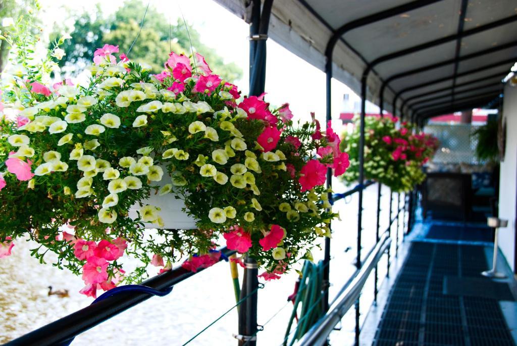 The Covington Houseboat Bed and Breakfast Saint Paul Exterior foto