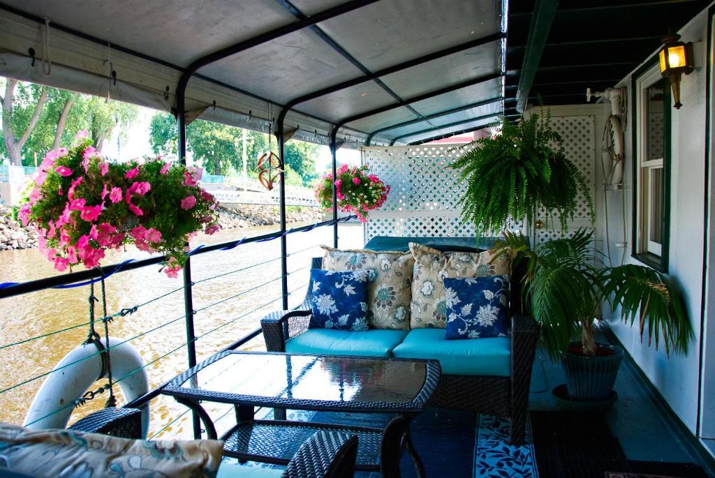 The Covington Houseboat Bed and Breakfast Saint Paul Exterior foto