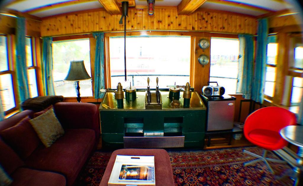 The Covington Houseboat Bed and Breakfast Saint Paul Habitación foto