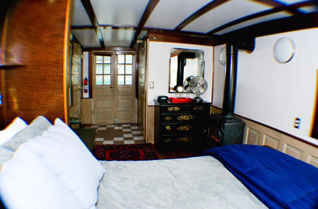 The Covington Houseboat Bed and Breakfast Saint Paul Habitación foto
