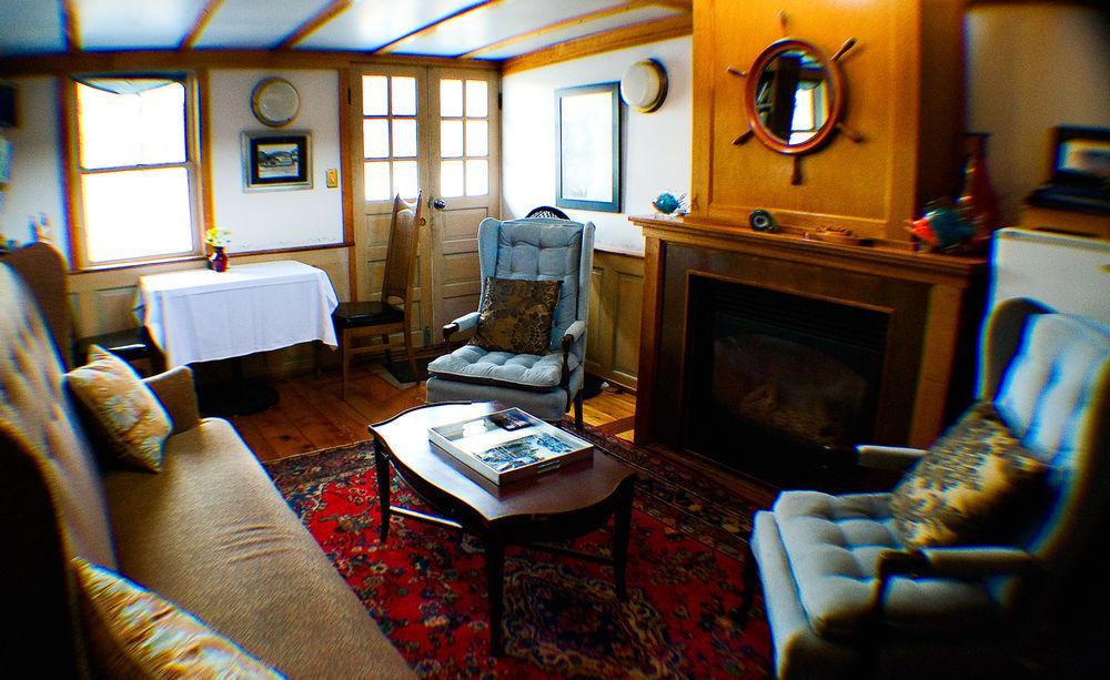The Covington Houseboat Bed and Breakfast Saint Paul Exterior foto