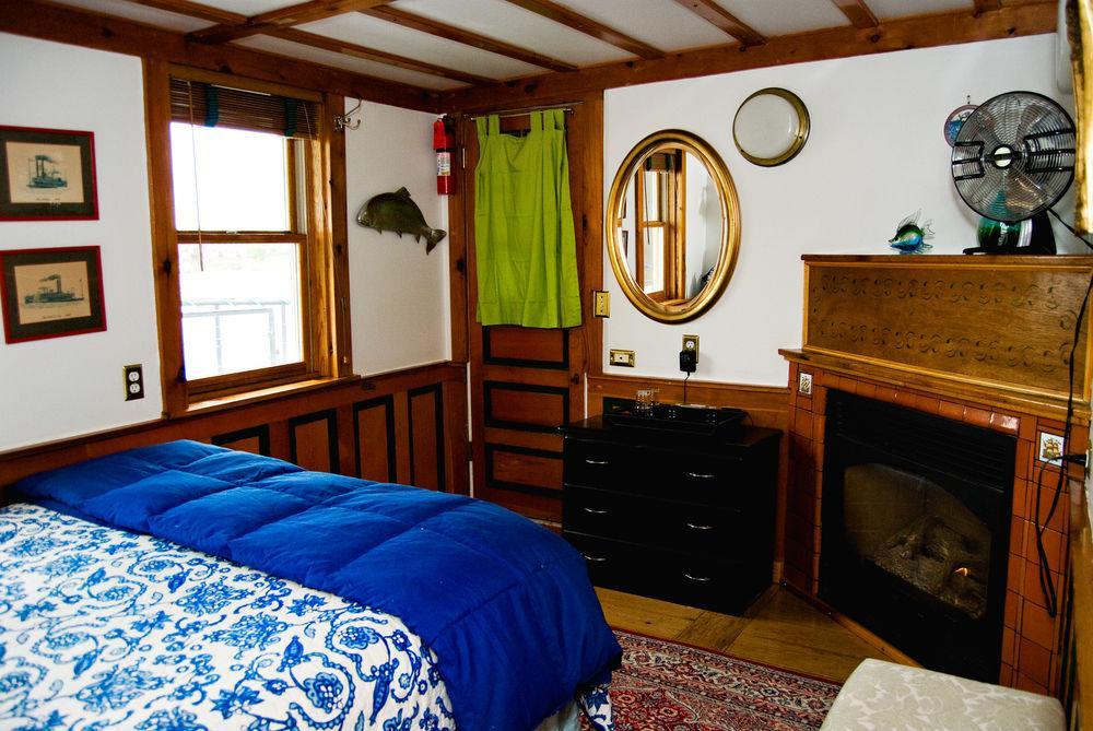 The Covington Houseboat Bed and Breakfast Saint Paul Exterior foto