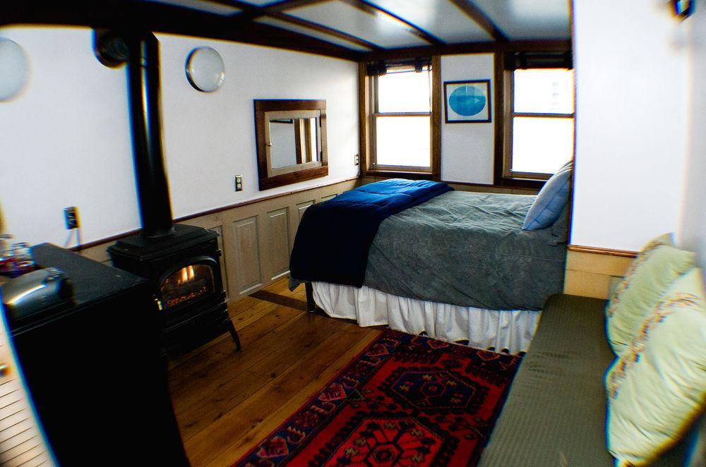 The Covington Houseboat Bed and Breakfast Saint Paul Exterior foto
